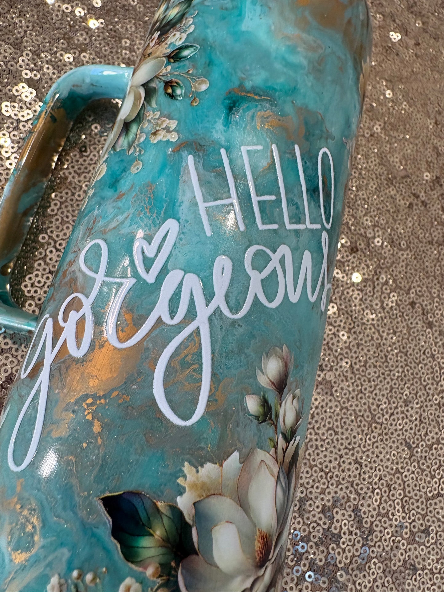 🌿✨ Hello Gorgeous – 20 oz Hoggdle Tumbler ✨🌿