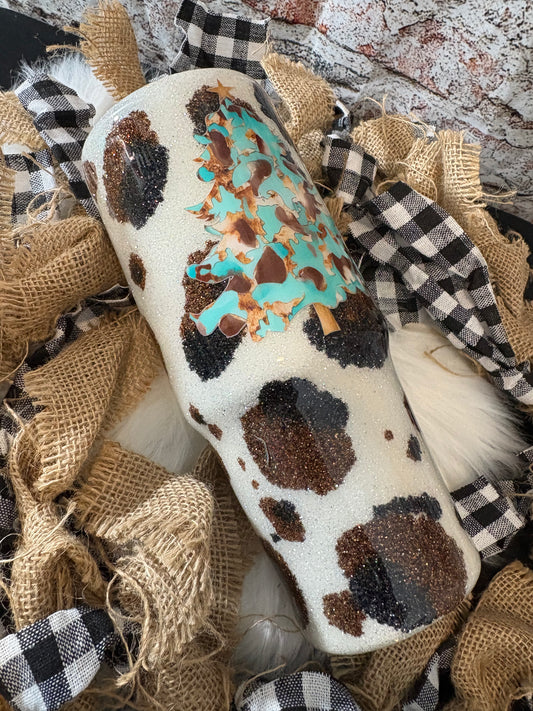 ✨ 30 oz Cow Print Hydro Bottle – Rustic Charm Meets Holiday Cheer! ✨